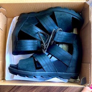 BLACK JOANIE II LACES SIZE 9